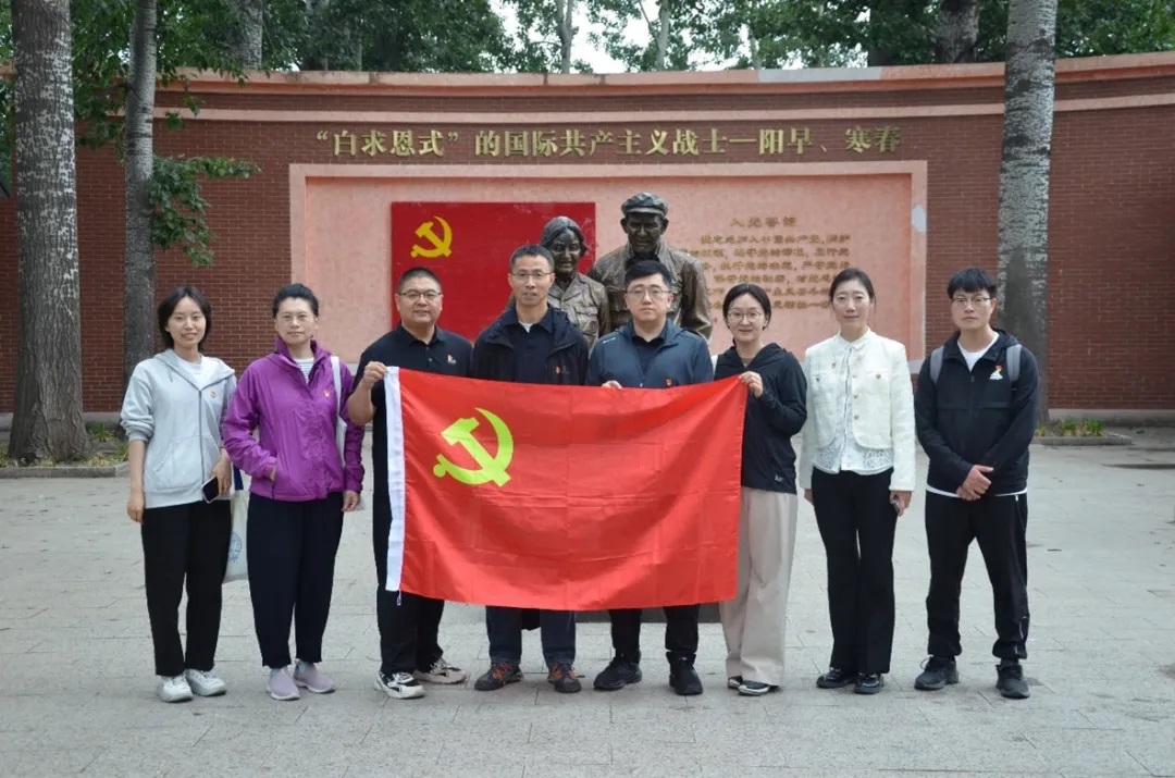 ok138cn太阳集团组织参观农机试验站：从国际友人匠心精神汲取作风建设力量.jpg
